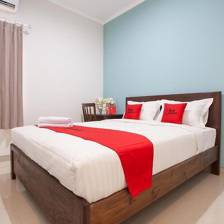 Reddoorz @ Wiyung 3 Hotel Surabaya Exterior photo
